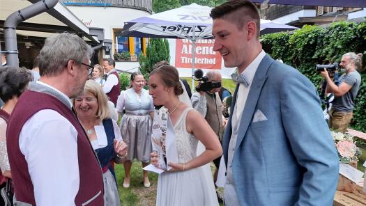 Herzlichen Glückwunsch zur Hochzeit